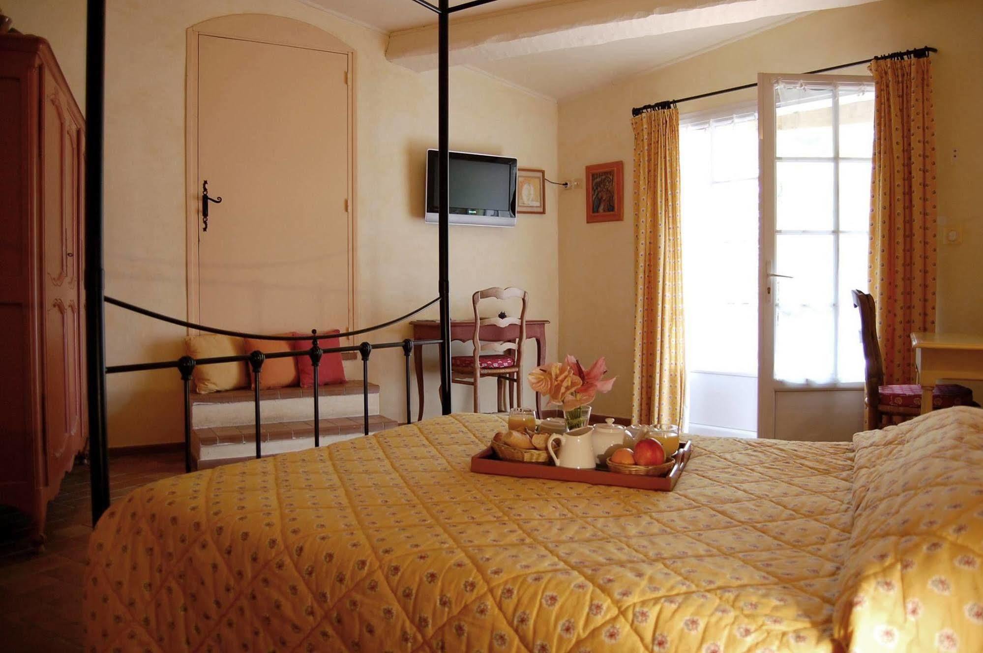 Auberge Des Glycines Porquerolles Ngoại thất bức ảnh
